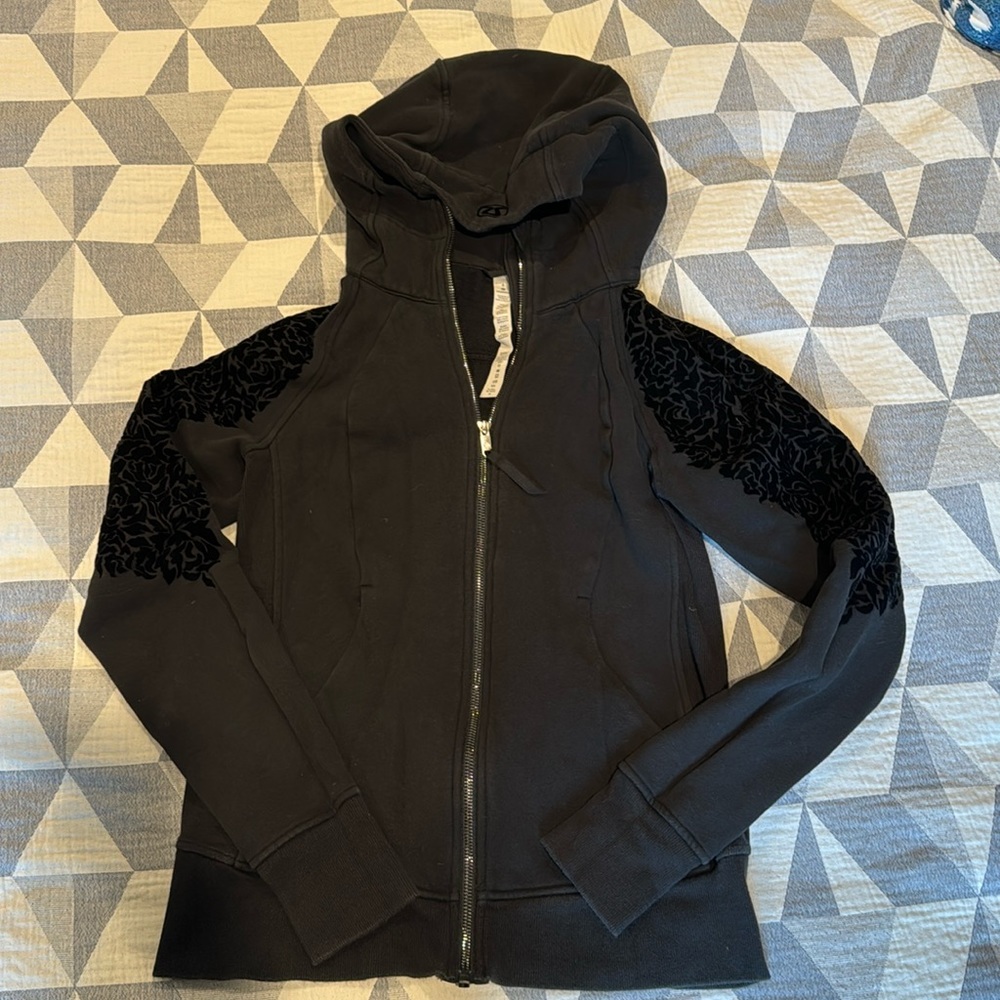 Lululemon Scuba Hoodie 6 Black Velour Floral Flocked
